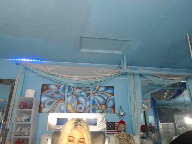 adrianna_fox live cam on BongaCams