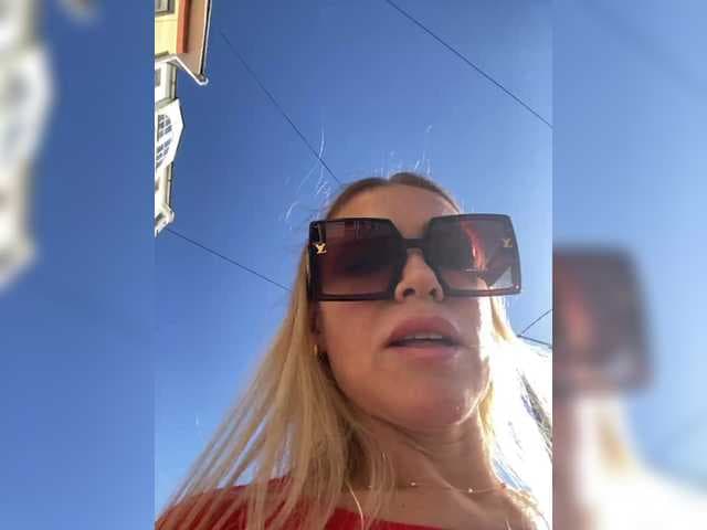 Lisa1225 live cam