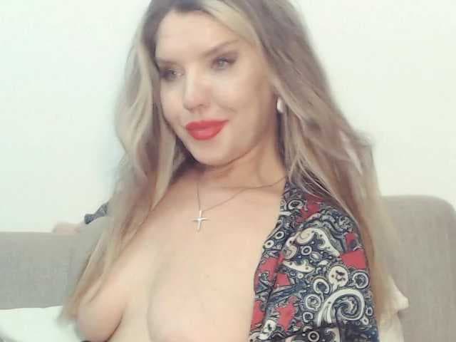 Drakulaura1 live cam