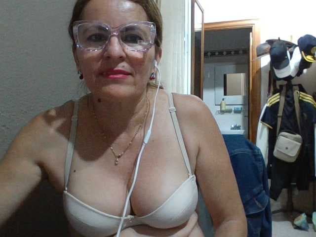 JuanitaWouti live cam