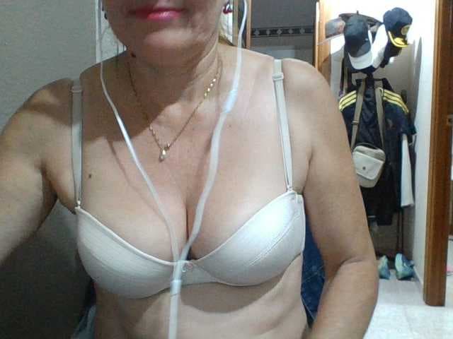 JuanitaWouti live cam
