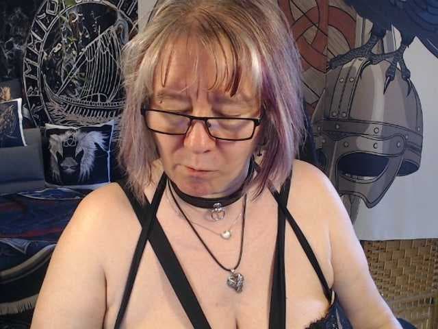 90dTitten live cam on BongaCams