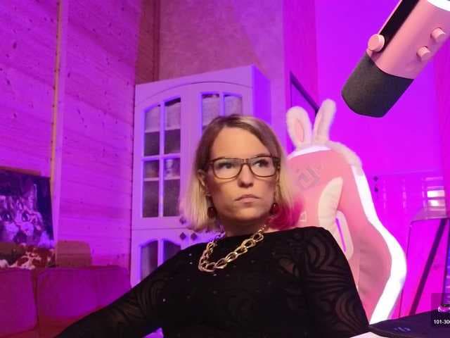 Findom_Lady_Shine live cam