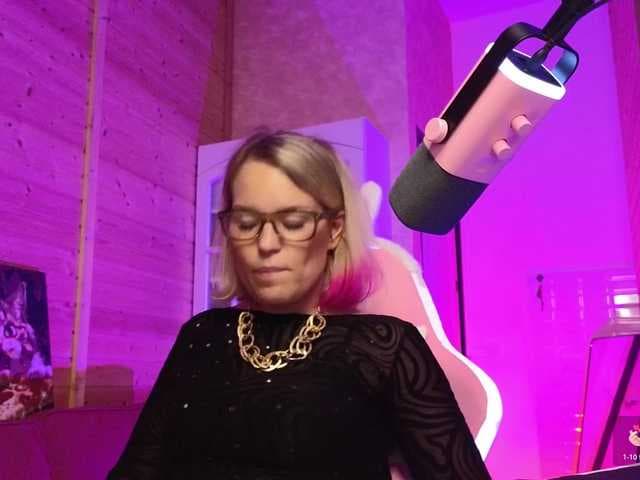 Findom_Lady_Shine live cam