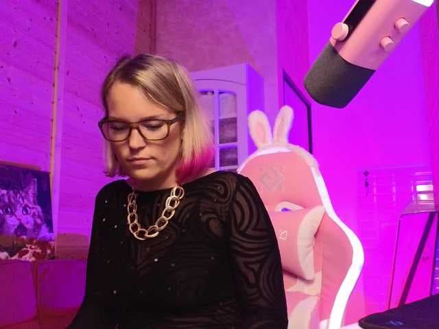 Findom_Lady_Shine live cam
