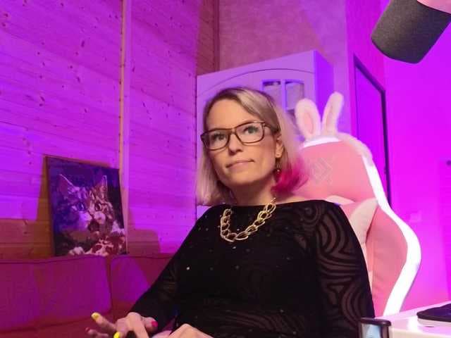 Findom_Lady_Shine live cam