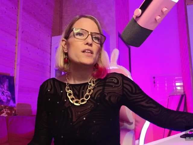 Findom_Lady_Shine live cam