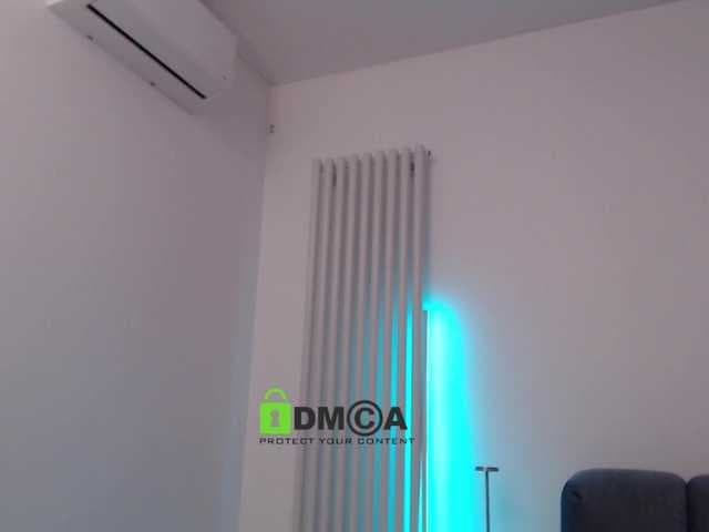 MaxineDi live cam
