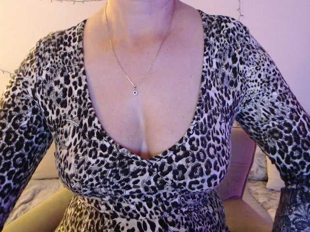 goodSnowQueen live cam