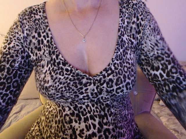 goodSnowQueen live cam on BongaCams