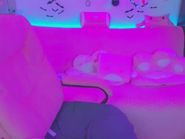 LoliSuccub live cam