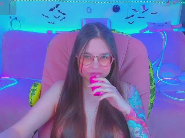 LoliSuccub live cam