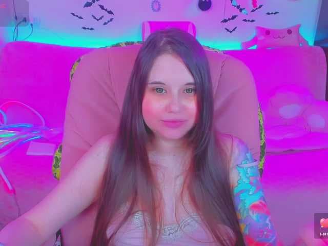 LoliSuccub live cam