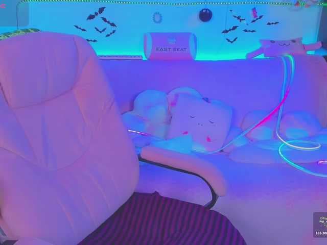 LoliSuccub live cam