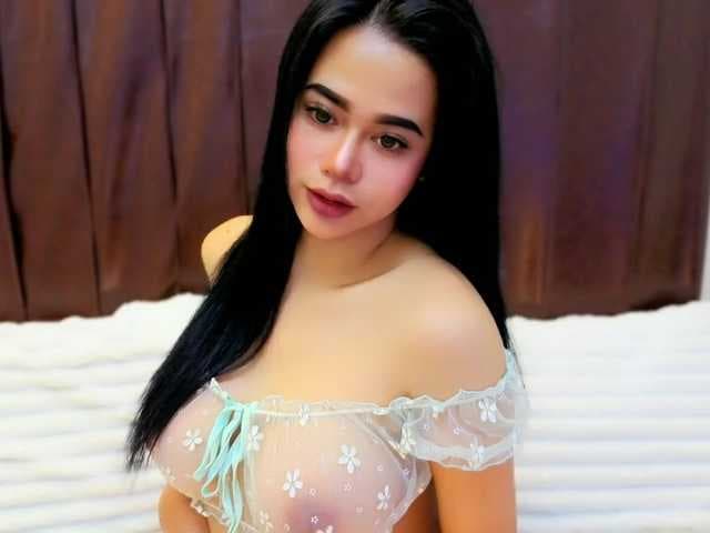 FEMININEALICE live cam