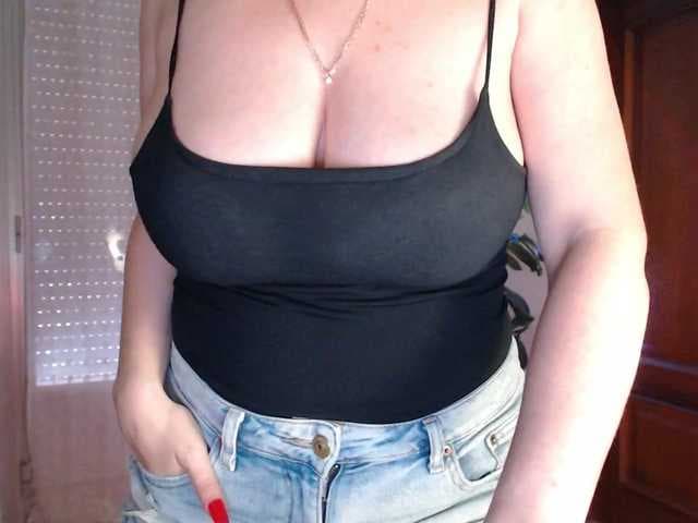 Alina-Lovely live cam
