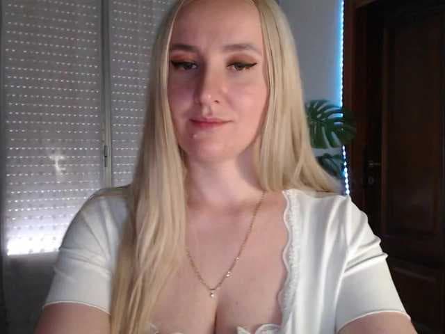 Alina-Lovely live cam