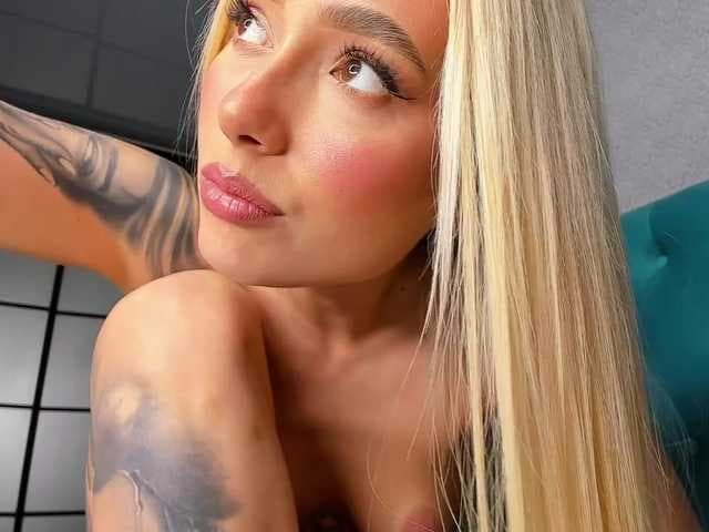 NaughtyBlond4 live cam on BongaCams