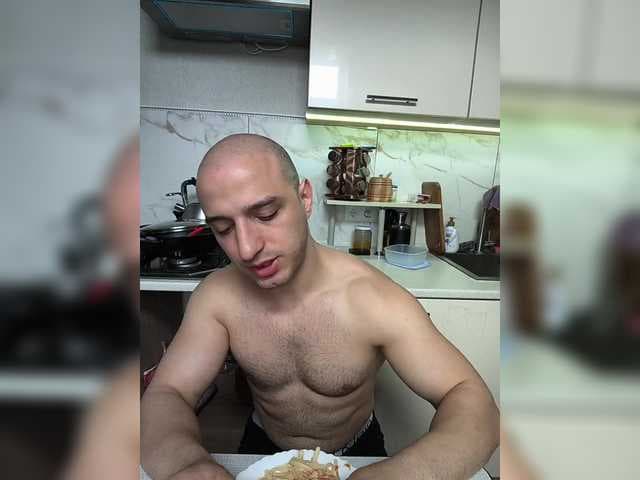 HandsomeHercules live cam