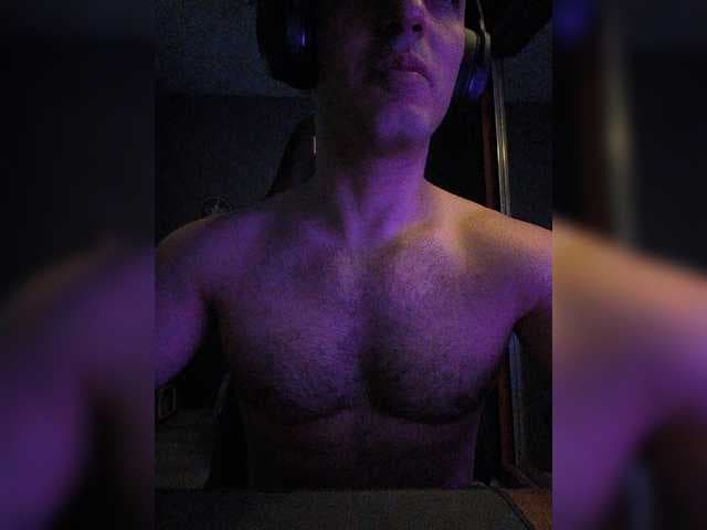 HandsomeHercules live cam