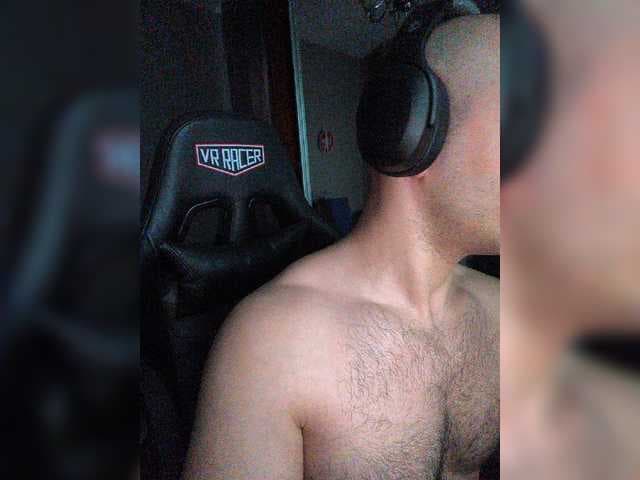 HandsomeHercules live cam