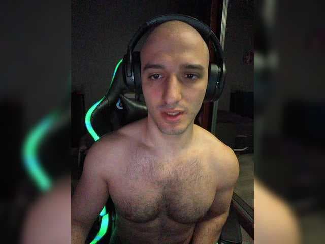 HandsomeHercules live cam