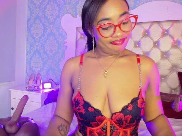 CaseyMoons live cam