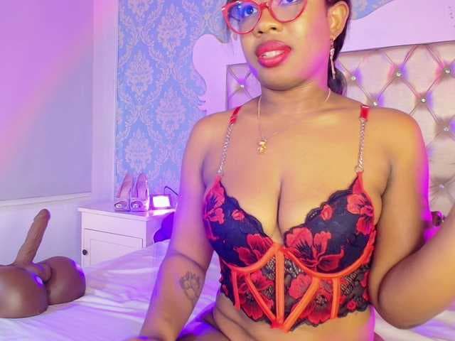 CaseyMoons live cam