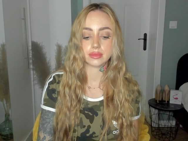 SEXYcoralie live cam