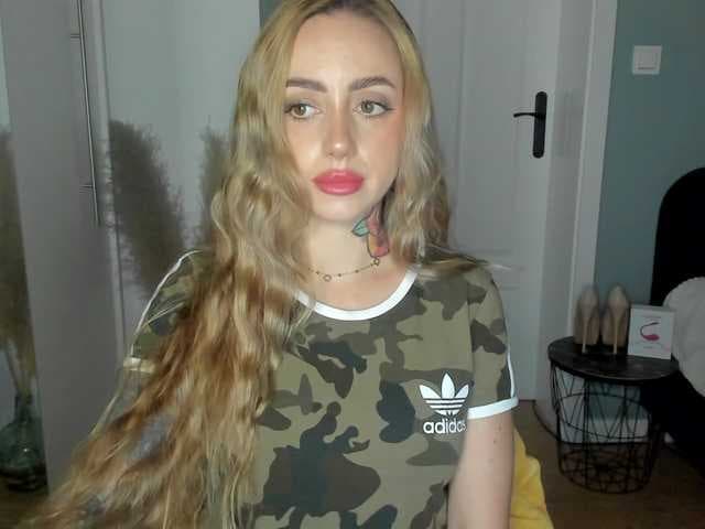 SEXYcoralie live cam