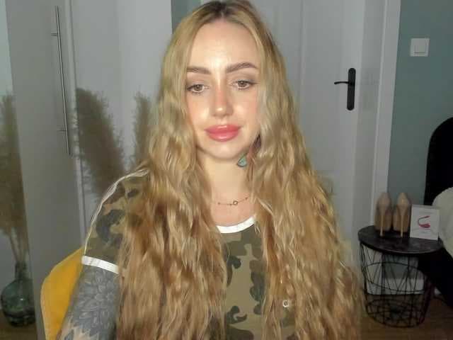 SEXYcoralie live cam