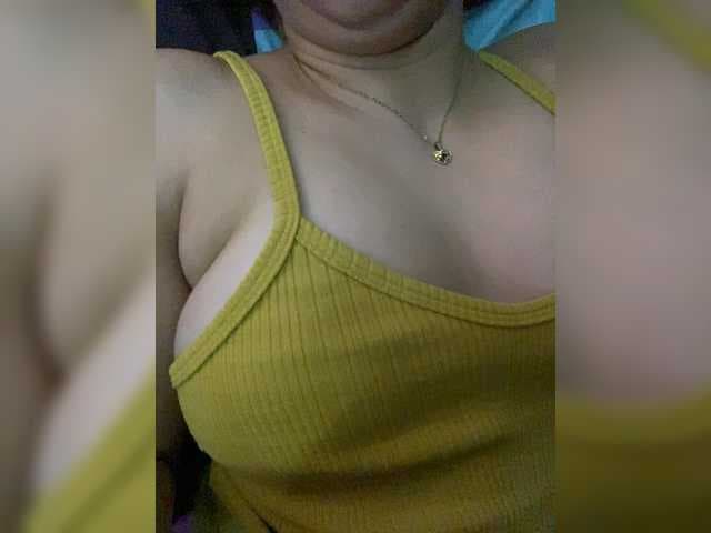 Allie-Rose live cam on BongaCams
