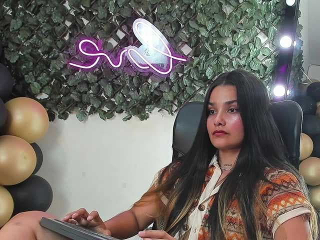 DestinyHills live cam on BongaCams
