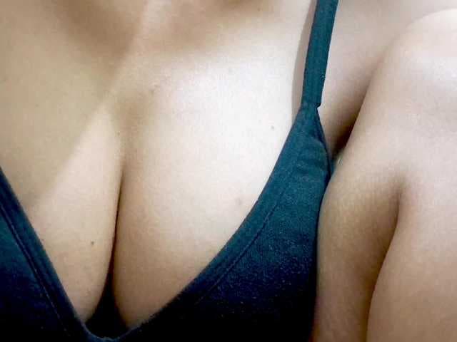 Nidhilove live cam on BongaCams