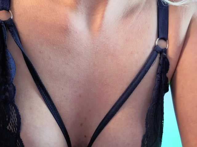 Carolblonde live cam