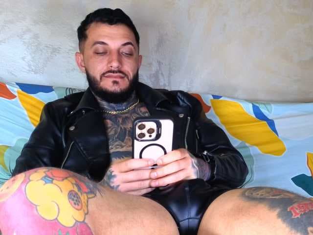 AndreiGLHF live cam