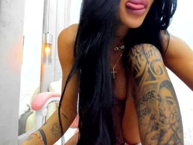 BritneyCharm live cam
