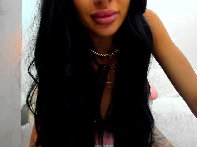 BritneyCharm live cam