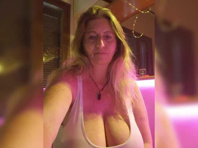JennaDeluxe live cam