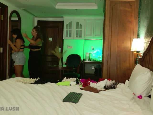 Amina-and-Nessy live cam