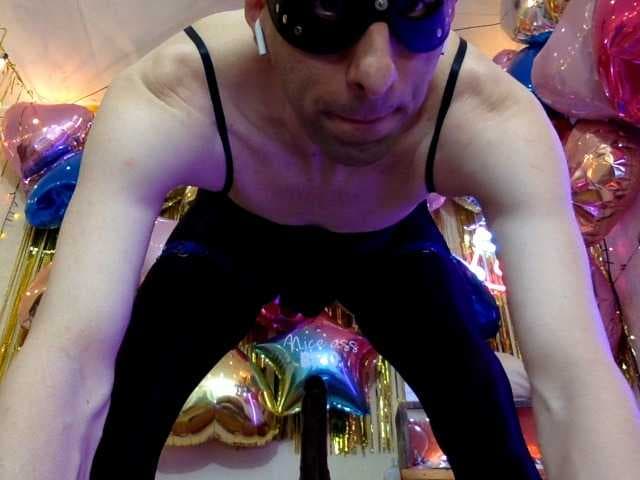 handsomealfie live cam