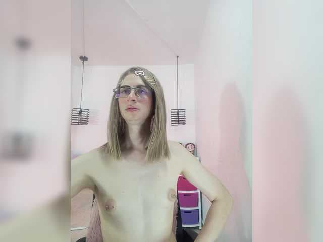 kim-edwards live cam