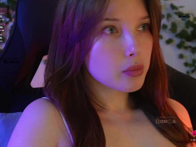 _Q_ live cam
