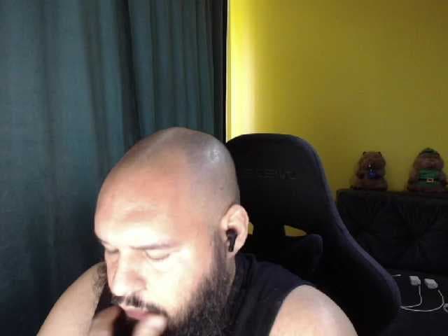 GuesssWho24 live cam