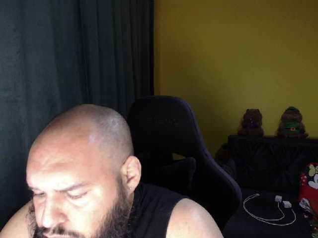 GuesssWho24 live cam