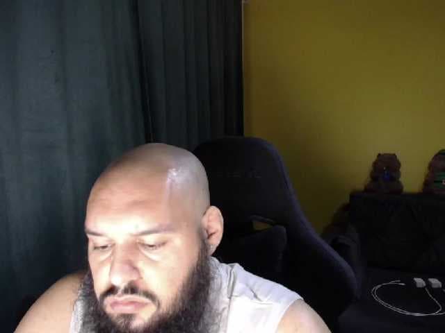 GuesssWho24 live cam