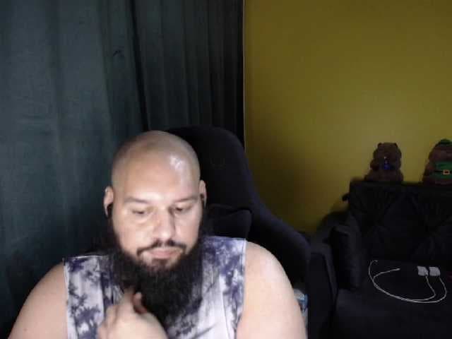 GuesssWho24 live cam