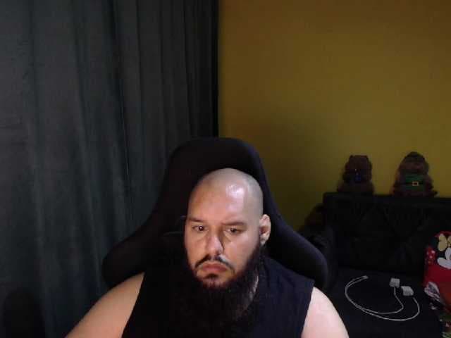 GuesssWho24 live cam