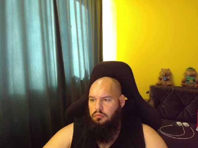 GuesssWho24 live cam