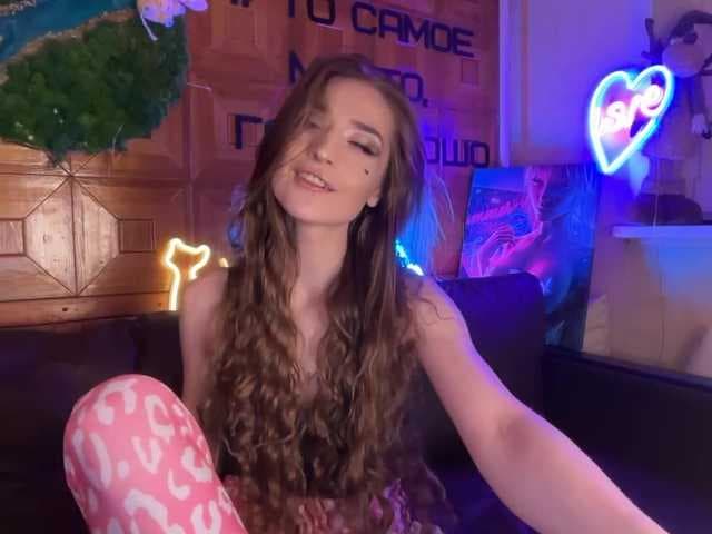 SweetyMeow live cam